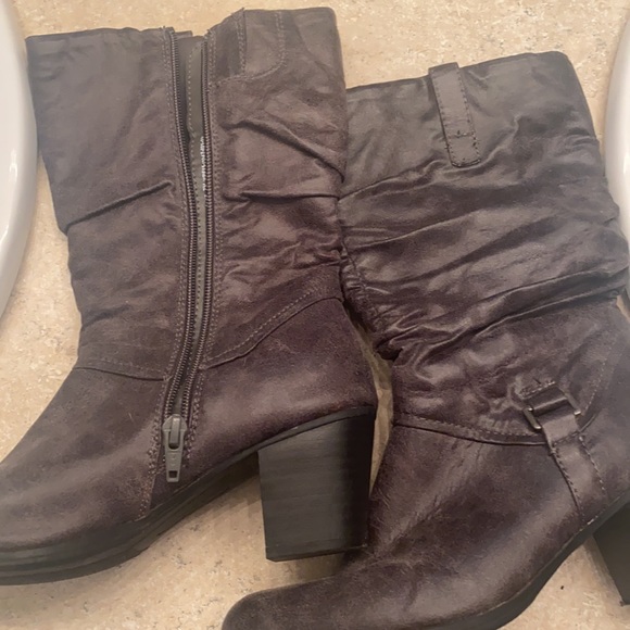 Cute boots ❤️ - Picture 2 of 4